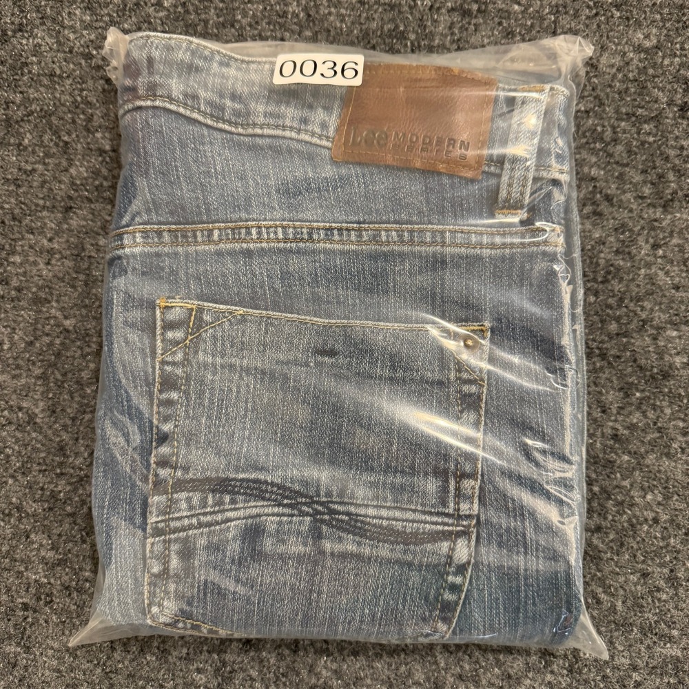 Lee Modern Series L342 Unisex Jean Straight Fit Straight Leg Sz 33x30 Distressed - Picture 10 of 10